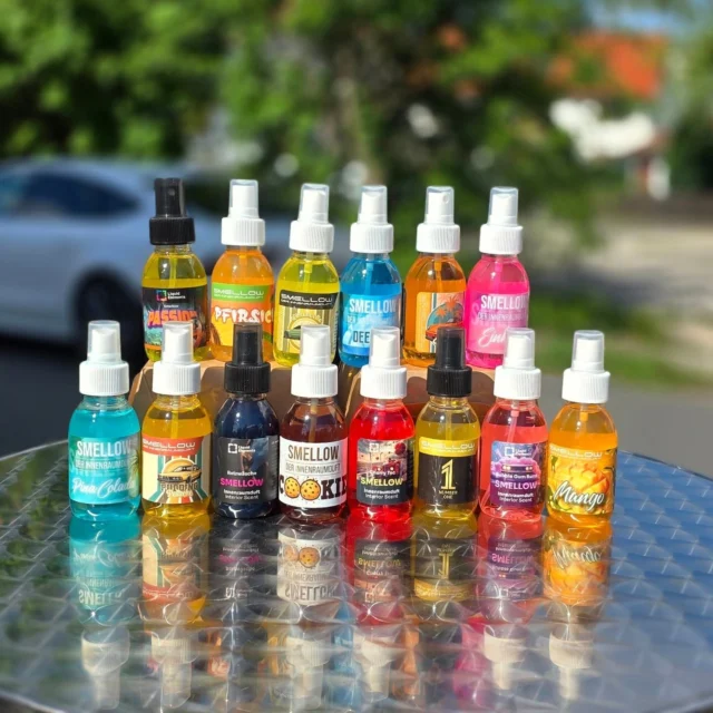 🚗 AUTODÜFTE ALS SPRAY 🚕
Mit den "SMELLOWS" verleihst du deinem Fahrzeuginnenraum einen angenehmen Duft 🥰. Unangenehme Gerüche werden dank des Duftsprays durch hochwertige und angenehme Düfte ersetzt. Ideal zum Abschluss nach der Reinigung des Innenraums oder einfach für zwischendurch.
Dank der handlichen Grüße des "SMELLOWS" passt dieser in jedes Handschuhfach.
Einfach 5 bis 8 mal auf eine Fußmatte sprühen und euer Auto wird toll duften!
Und falls ihr euch fragt, ob die besprühte Fläche verklebt wird, dann können wir euch beruhigen:
nein das passiert nicht 😊!

#pcicebox #oberasbach #autoduft #usstore
#americanshopping #usa #americansupermarkt #conceptstore #smellows