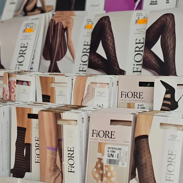 NATIONAL NYLON STOCKING DAY
Nach der Erfindung der Nylonfaser durchbrach  DuPont am 15. Mai 1940 die Marke von fünf Millionen verkauften Paar-Nylonstrümpfen, weswegen der National Nylon Stocking Day auf den 15.05. fällt. Anlass genug, um auf unser Strumpfhosen- und Strumpf-Sortiment heute 20% Rabatt zu geben