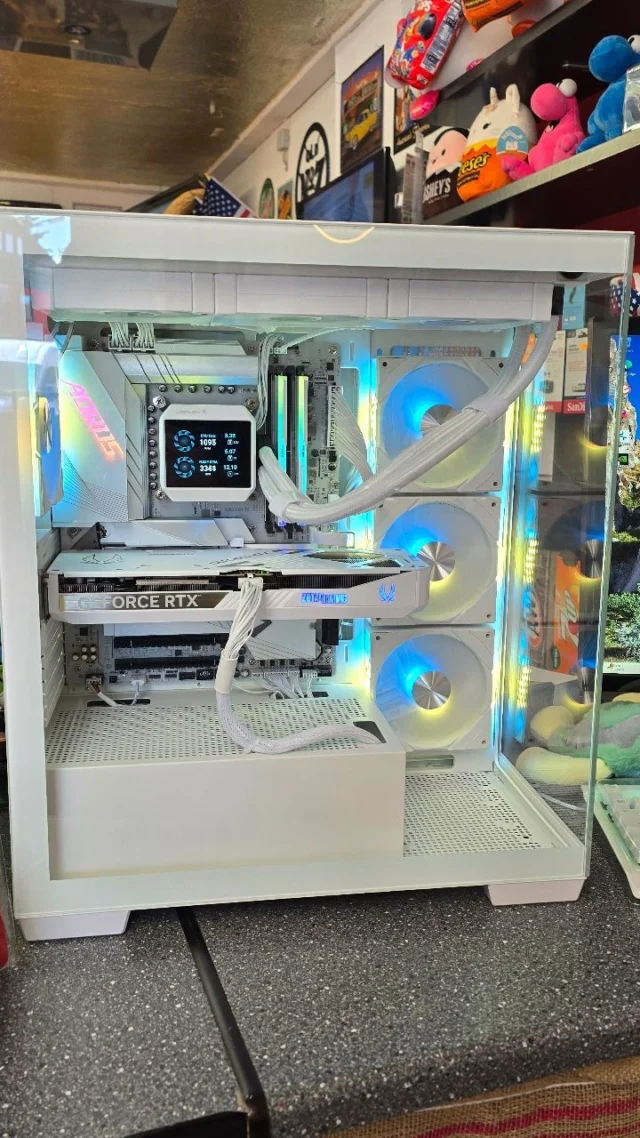 Wie wäre es mit einem Setup ganz in weiß 😉❔️

Wir bauen euch jeglich erdenkliche Art an Computern. In eurer Wunschfarbe, mit eurer Wunschkonfiguration. Wir beraten dabei extrem intensiv, um euch den besten Gaming Computer für euer Budget zu bauen. Und das seit über 32 Jahren!

#pcicebox #oberasbach #conceptstore #computerstore #computerprofis #americanshopping #americansupermarkt #pcspecialist #americanproducts