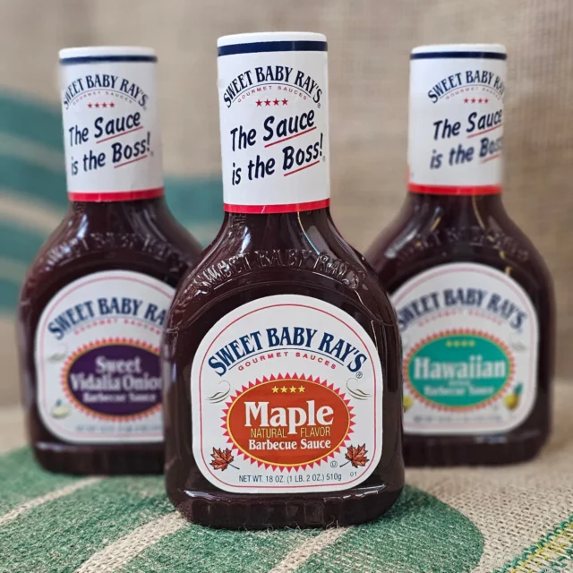 Welcome Back ✌🏼🪵🔥 Sweet Baby Ray's BBQ-SAUCEN in den Sorten Maple 🍁 Hawaii 🍍 & Sweet Onion 🧅🧄 

#pcicebox #oberasbach #conceptstore #bbqlovers #bbqsauce #americanproducts #americanshopping #bbqtime #sweetbabyraysbbqsauce #grillzubehör